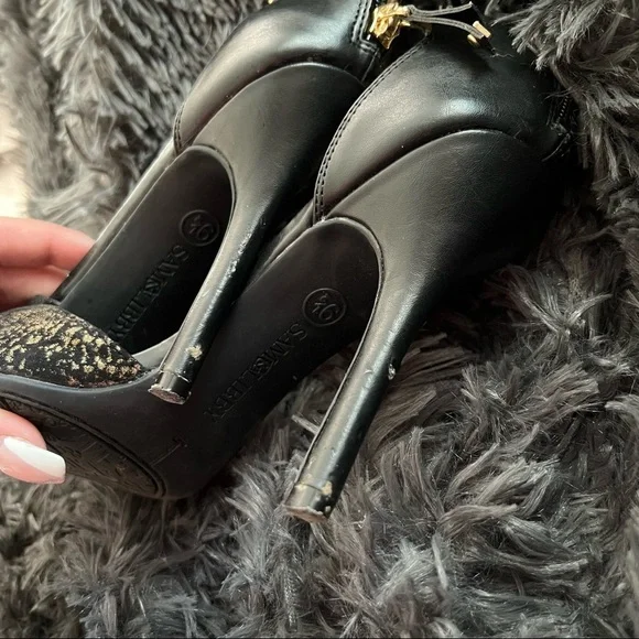 Sam & Libby Black Pointed Toe Heel Snake Print with Ankle Chain - Picture 5 of 5